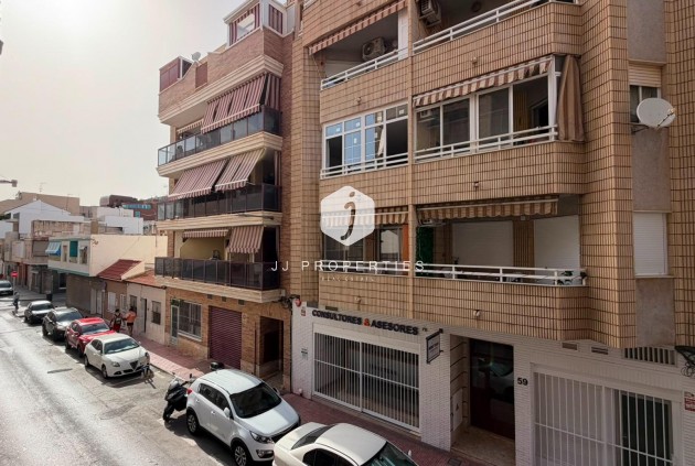 Z drugiej ręki - Mieszkanie w bloku -
Torrevieja