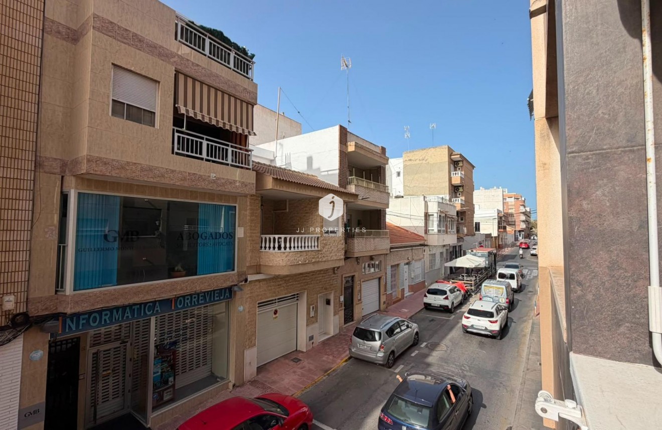 Z drugiej ręki - Mieszkanie w bloku -
Torrevieja