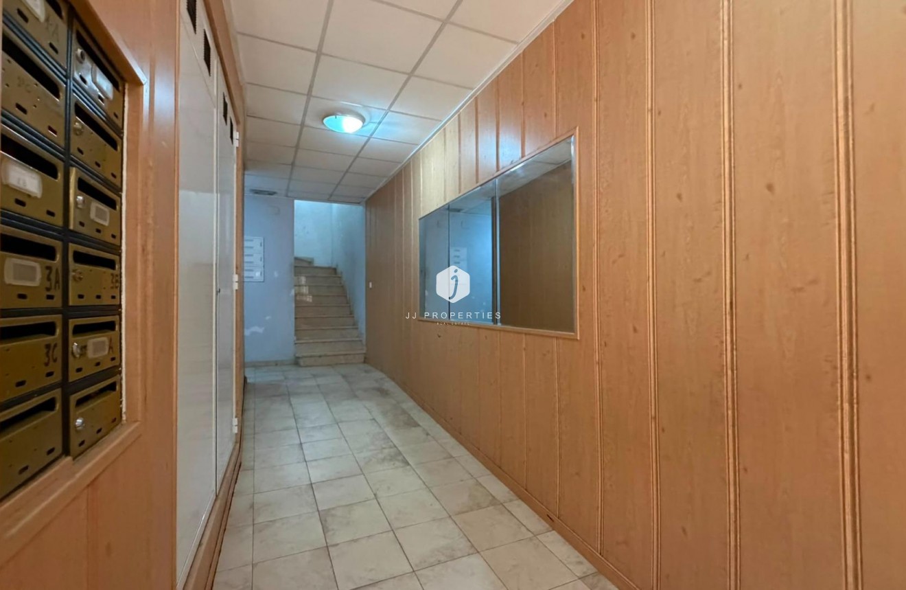 Z drugiej ręki - Mieszkanie w bloku -
Torrevieja