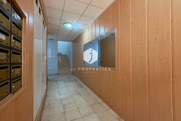 Z drugiej ręki - Mieszkanie w bloku -
Torrevieja
