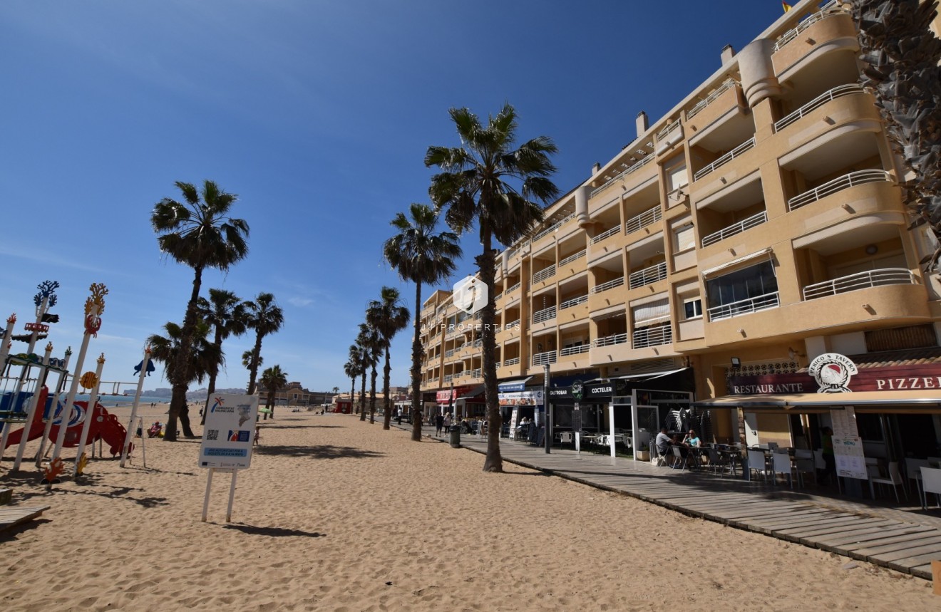 Resale - Apartment / flat -
La Mata - Costa Blanca