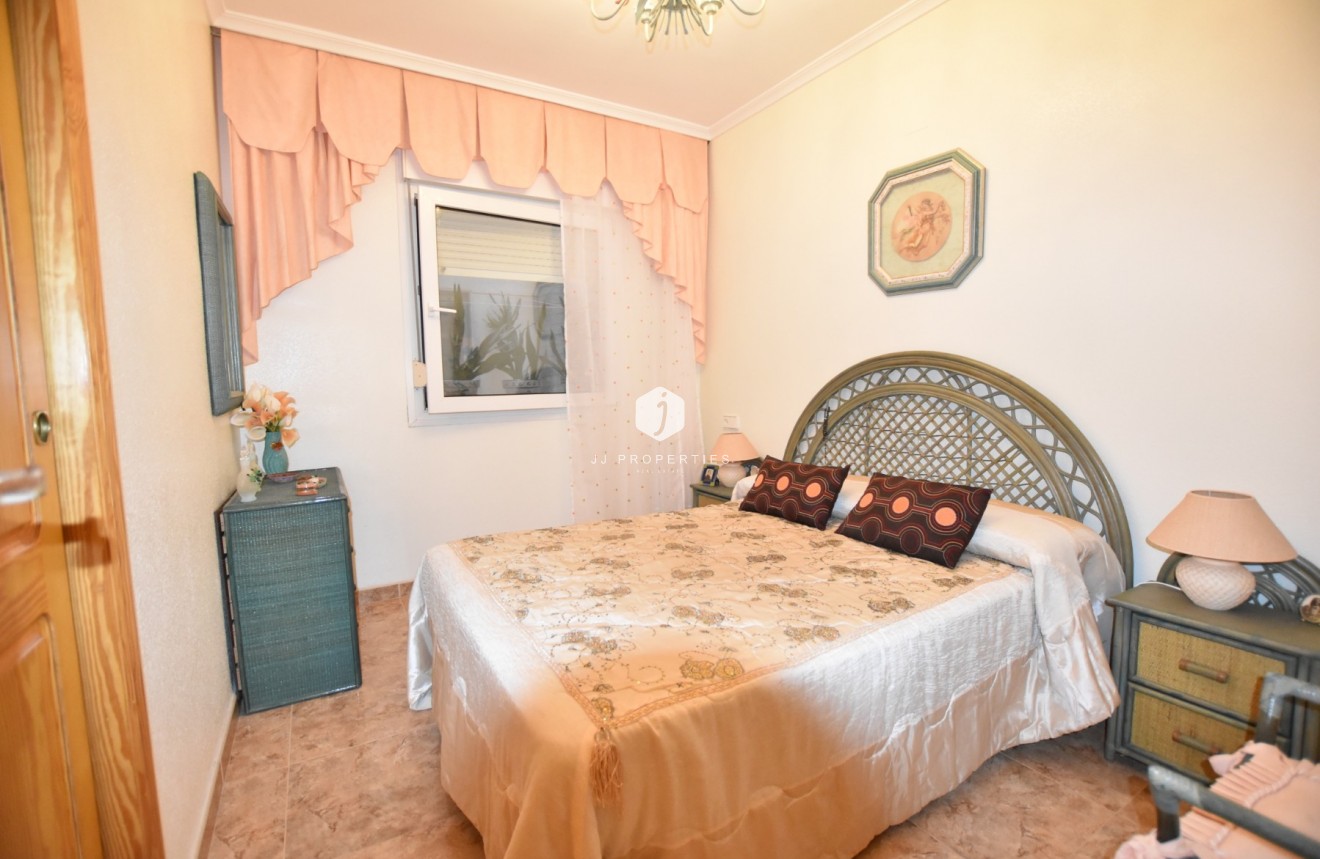 Resale - Apartment / flat -
La Mata - Costa Blanca
