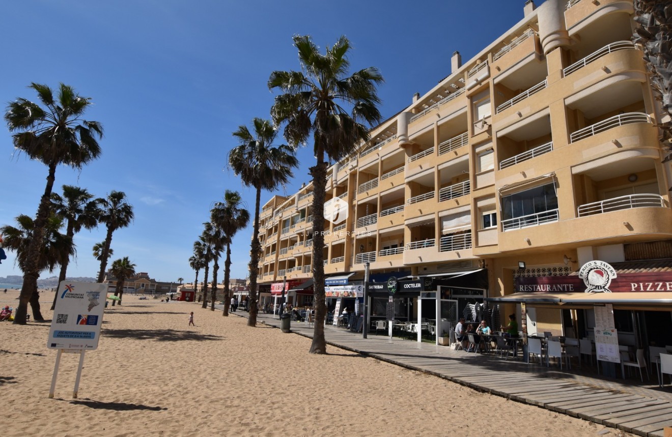 Resale - Apartment / flat -
La Mata - Costa Blanca