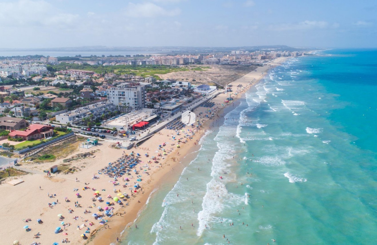 D'occasion - Appartement -
Torrevieja - La Mata Pueblo