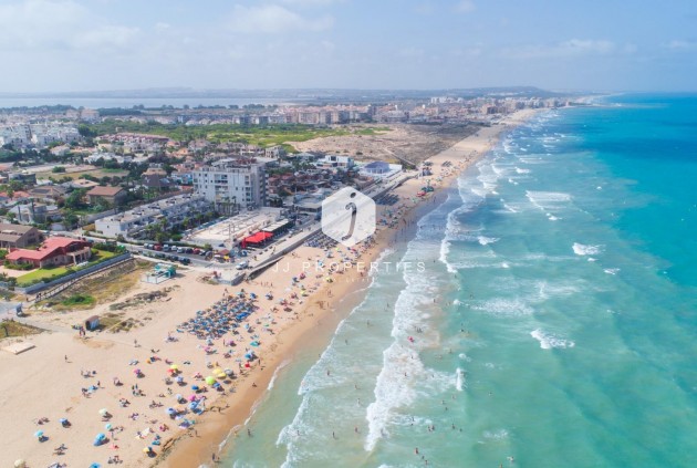 D'occasion - Appartement -
Torrevieja - La Mata Pueblo