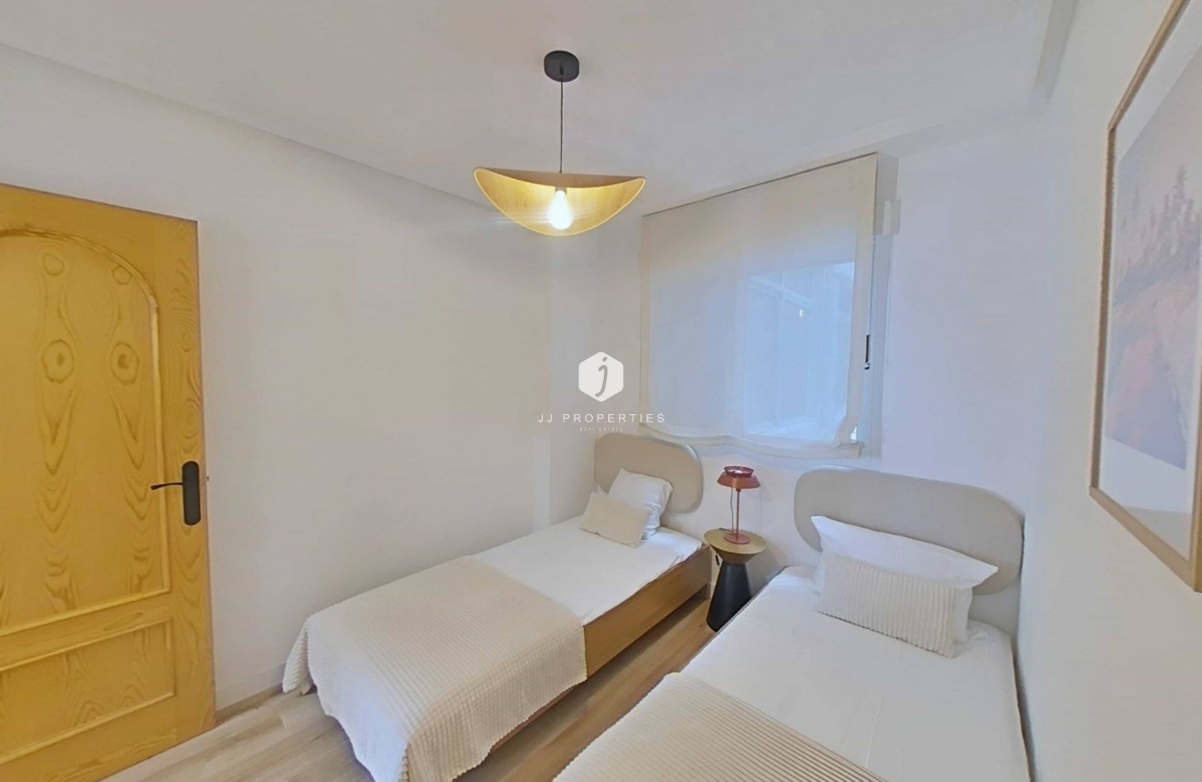 D'occasion - Appartement -
Torrevieja - La Mata Pueblo