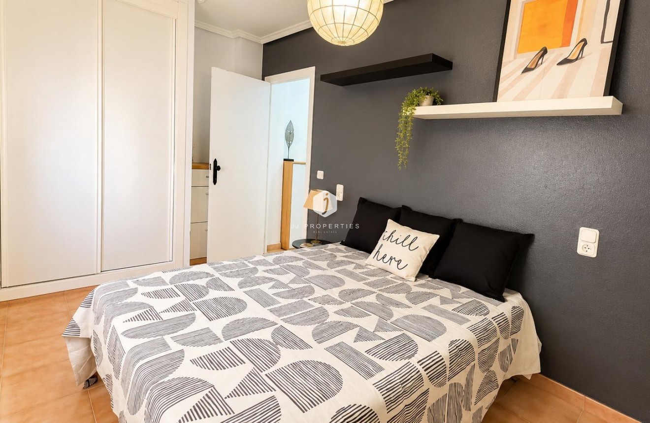 D'occasion - Appartement -
Torrevieja - Playa del Cura