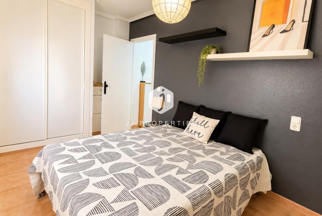 D'occasion - Appartement -
Torrevieja - Playa del Cura