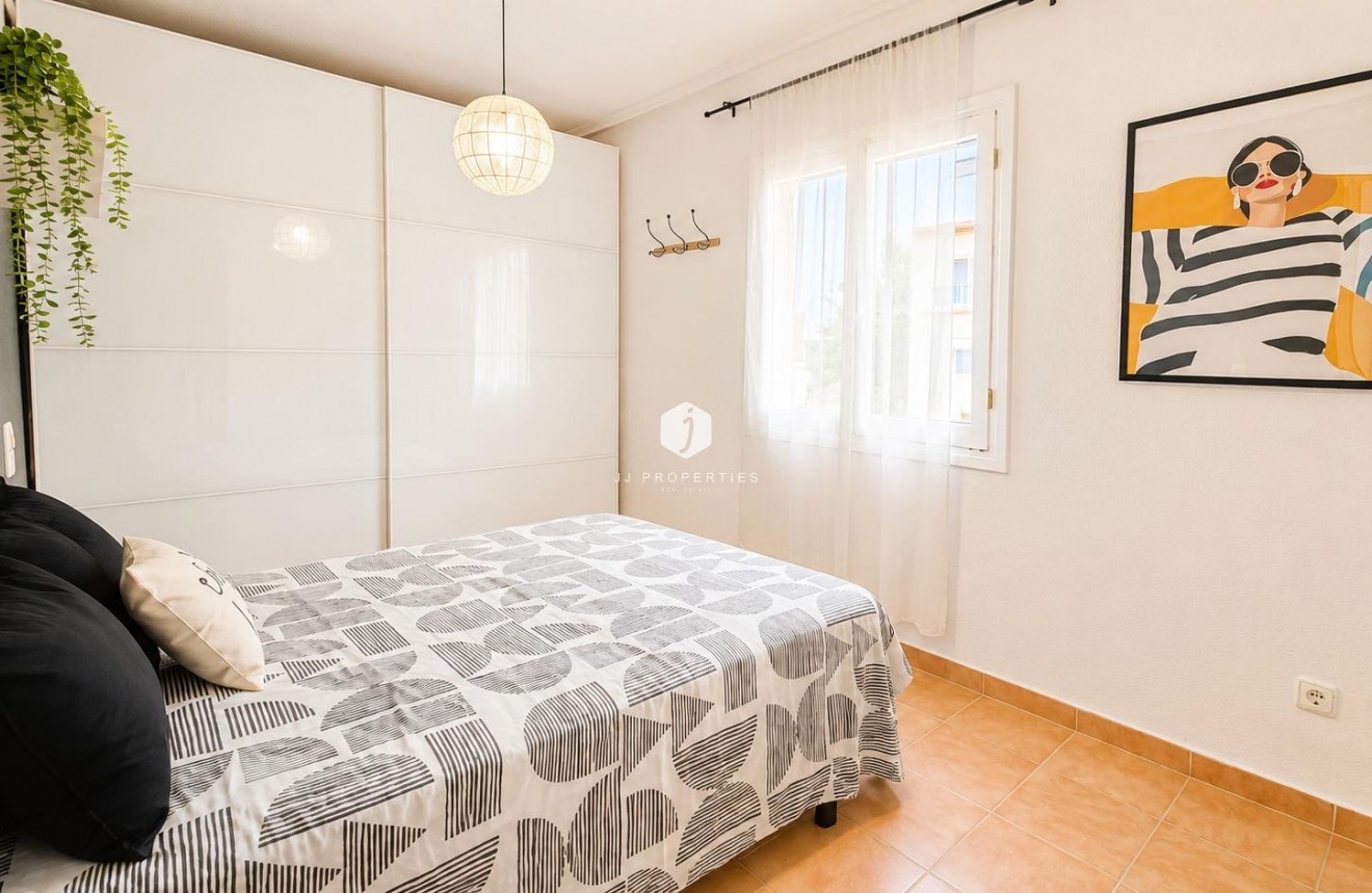 D'occasion - Appartement -
Torrevieja - Playa del Cura