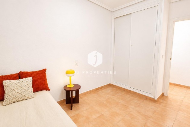 D'occasion - Appartement -
Torrevieja - Playa del Cura
