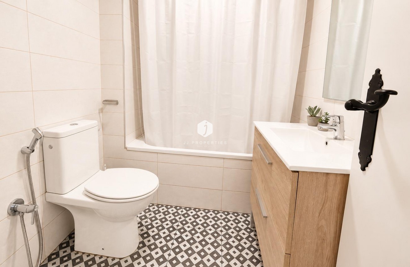 D'occasion - Appartement -
Torrevieja - Playa del Cura