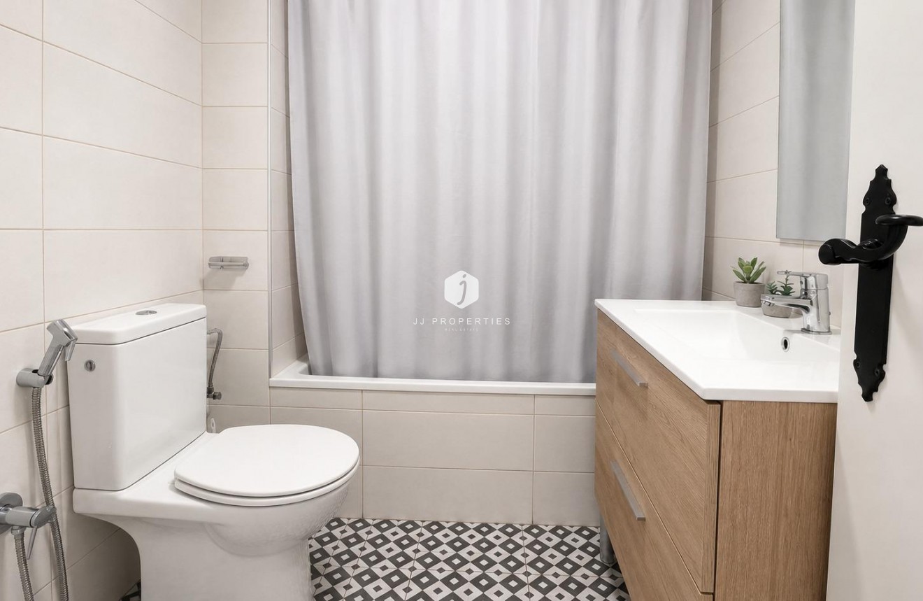 D'occasion - Appartement -
Torrevieja - Playa del Cura