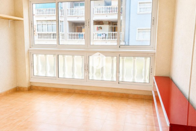 D'occasion - Appartement -
Torrevieja - Playa del Cura