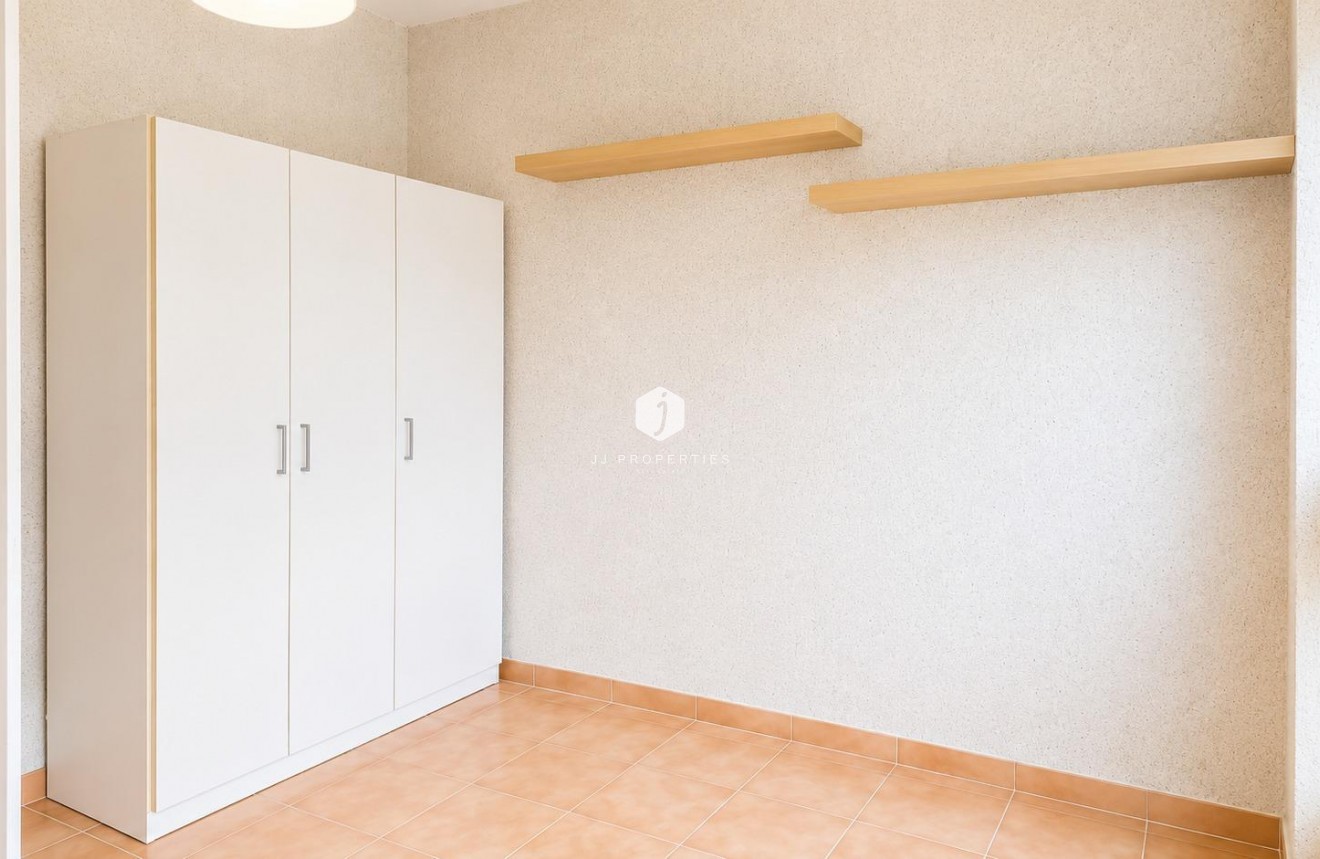 D'occasion - Appartement -
Torrevieja - Playa del Cura