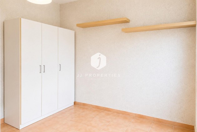 D'occasion - Appartement -
Torrevieja - Playa del Cura