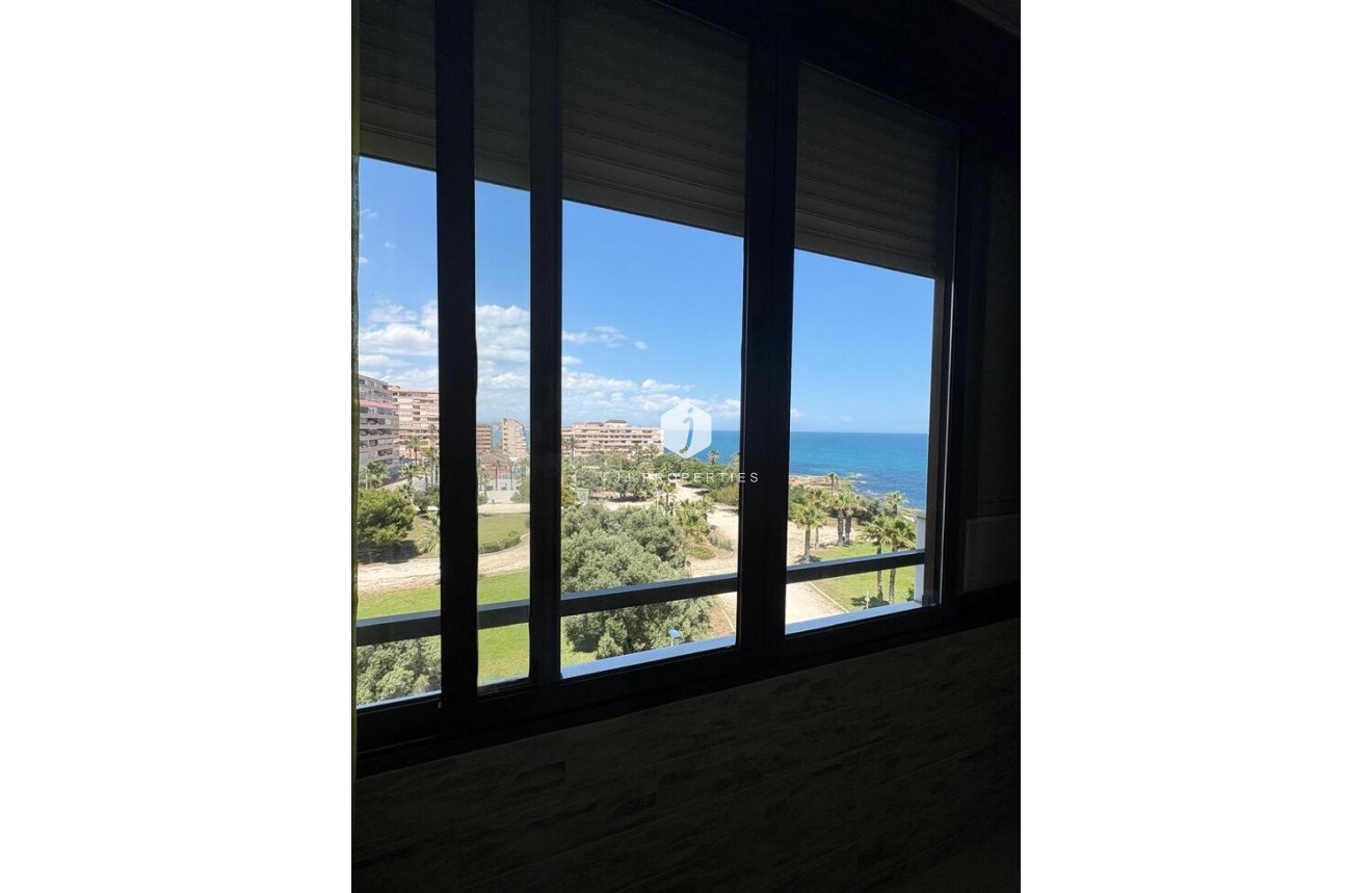 Resale - Apartment / flat -
Torrevieja - Cabo cervera