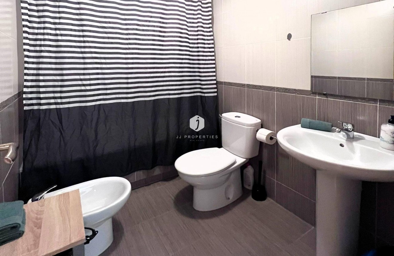 Resale - Apartment / flat -
Torrevieja - Playa de los Locos