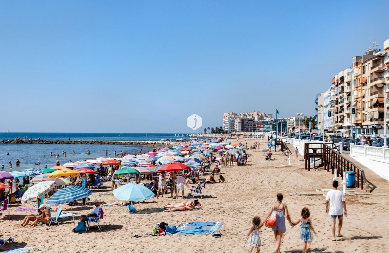 Resale - Apartment / flat -
Torrevieja - Playa de los Locos