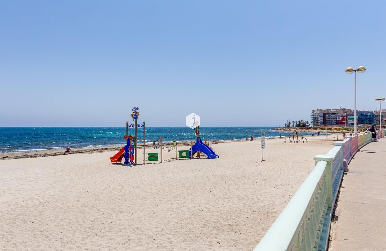 Resale - Apartment / flat -
Torrevieja - Playa de los Locos