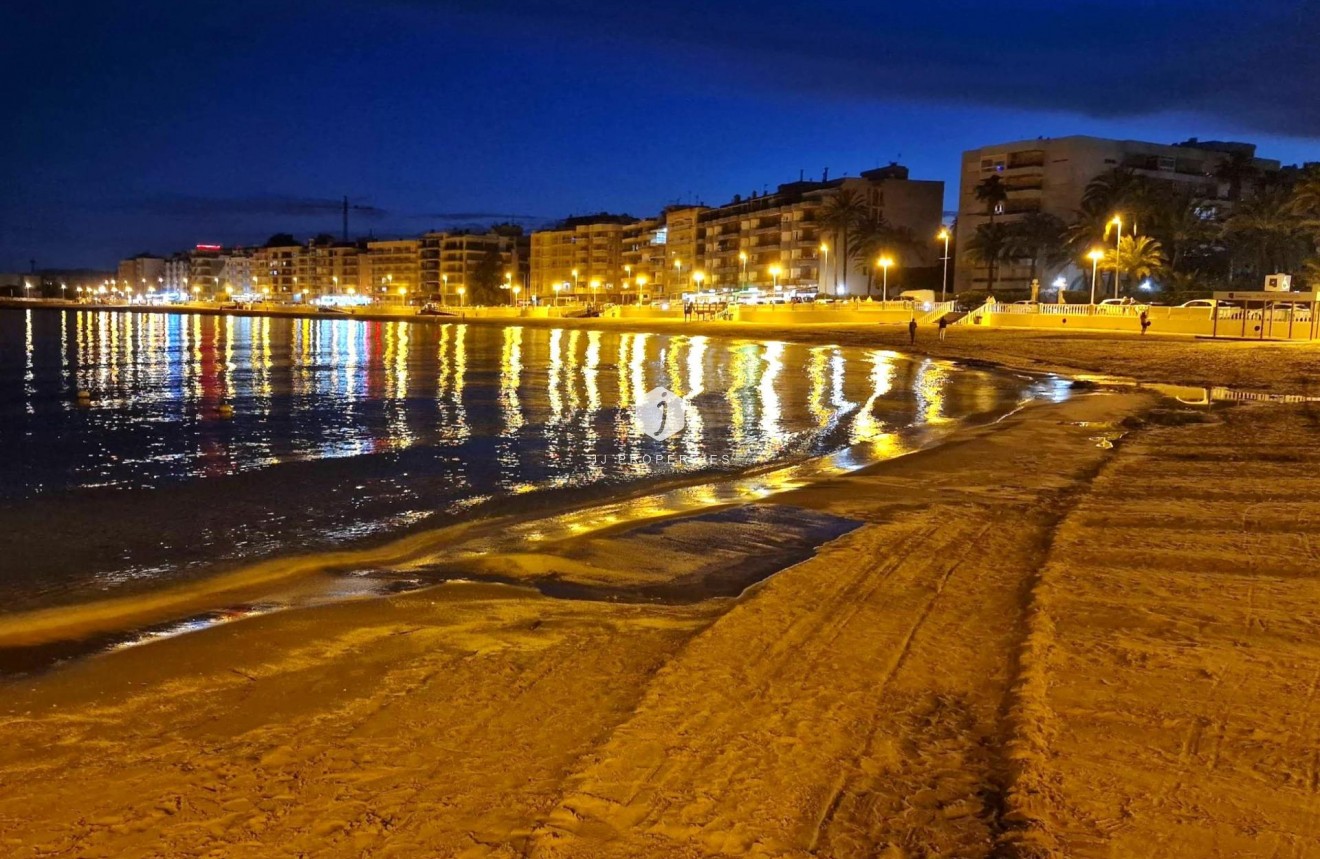 Resale - Apartment / flat -
Torrevieja - Playa de los Locos