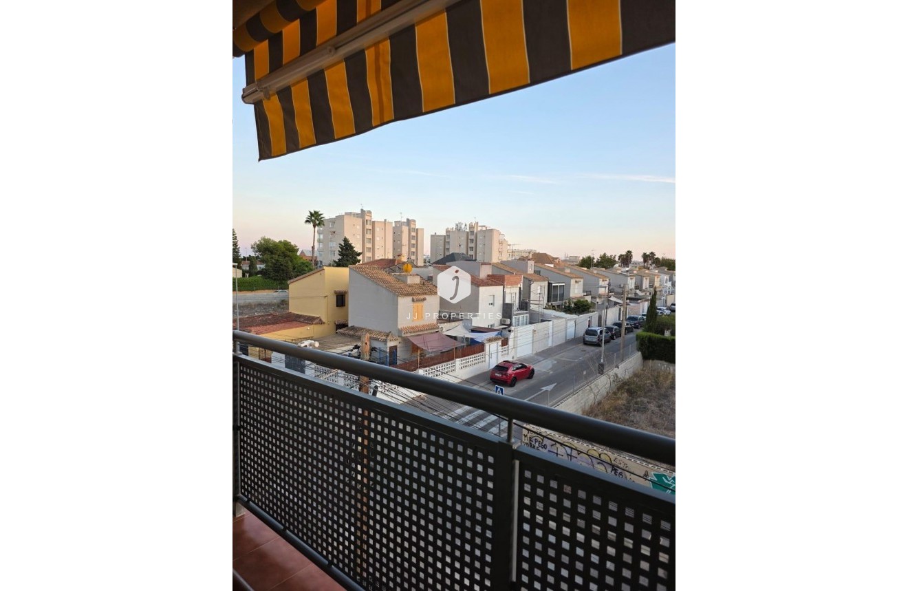 Resale - Apartment / flat -
Torrevieja - Playa del Cura