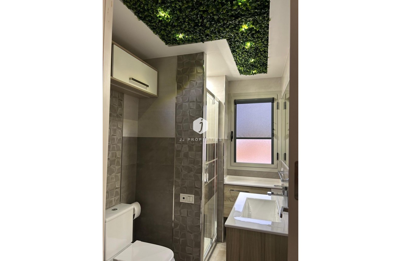 Resale - Apartment / flat -
Torrevieja - Playa del Cura