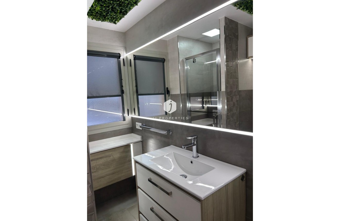 Resale - Apartment / flat -
Torrevieja - Playa del Cura