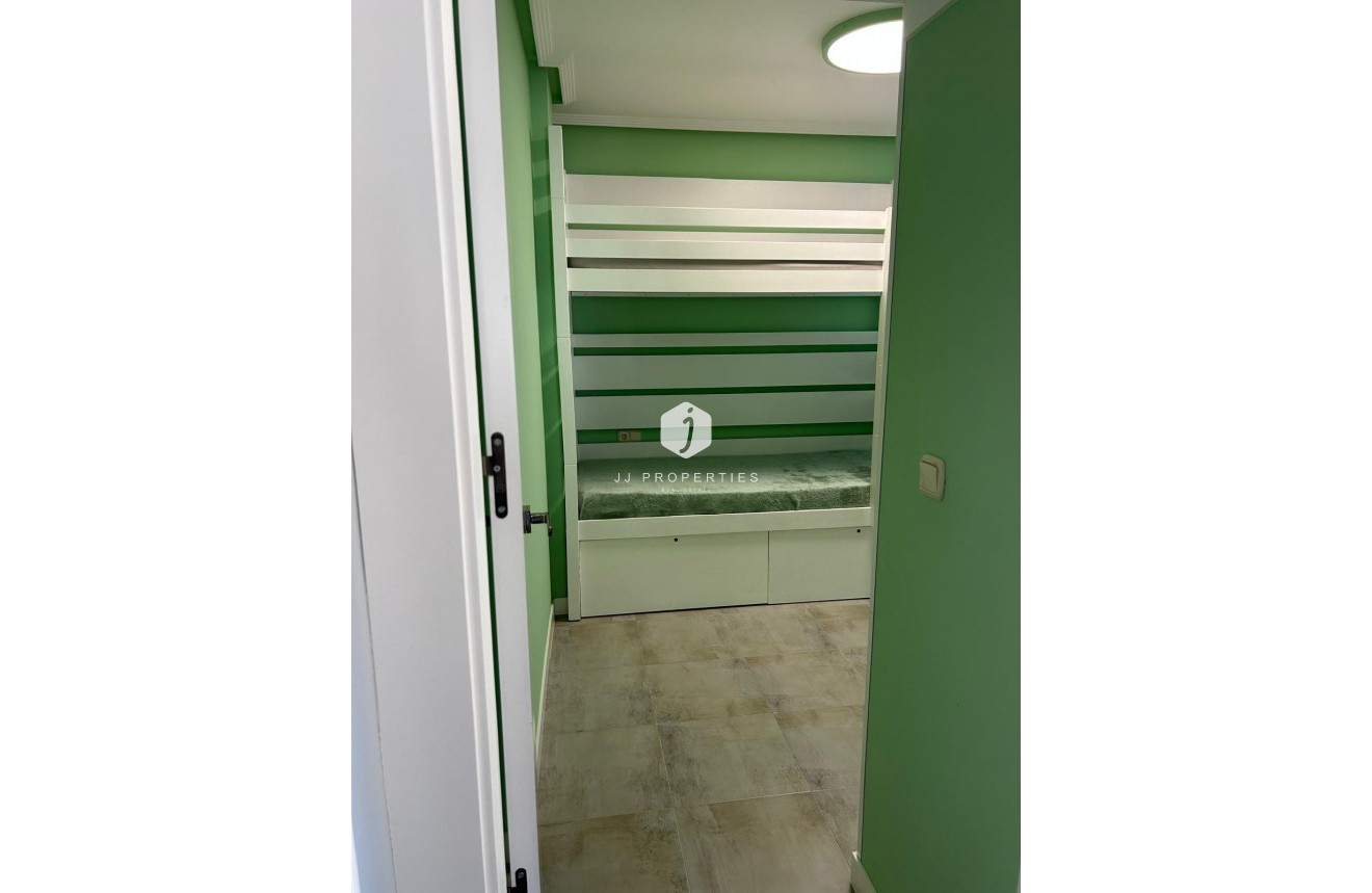 Resale - Apartment / flat -
Torrevieja - Playa del Cura