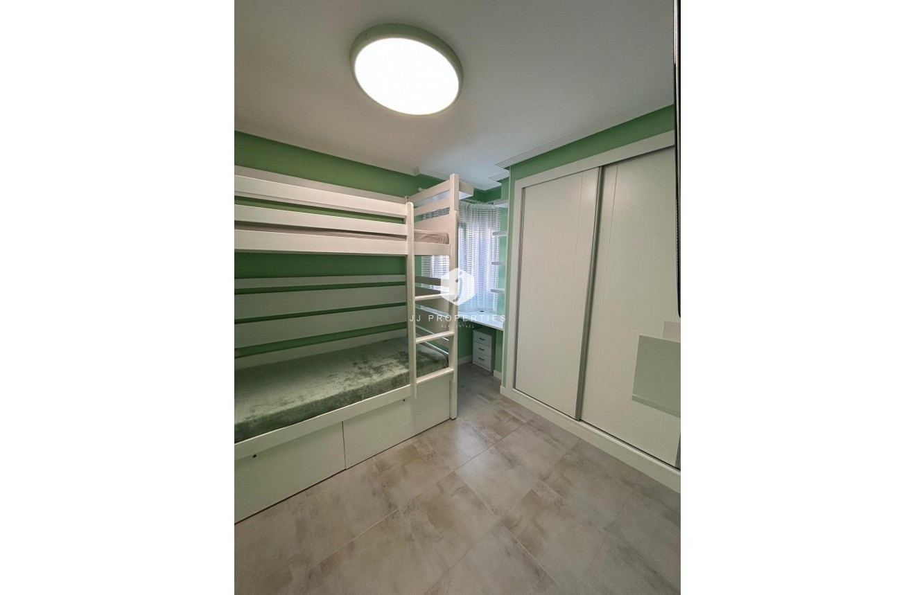 Resale - Apartment / flat -
Torrevieja - Playa del Cura