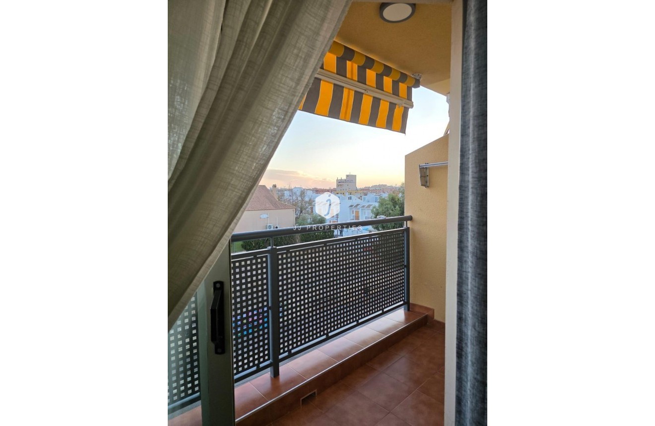 Resale - Apartment / flat -
Torrevieja - Playa del Cura
