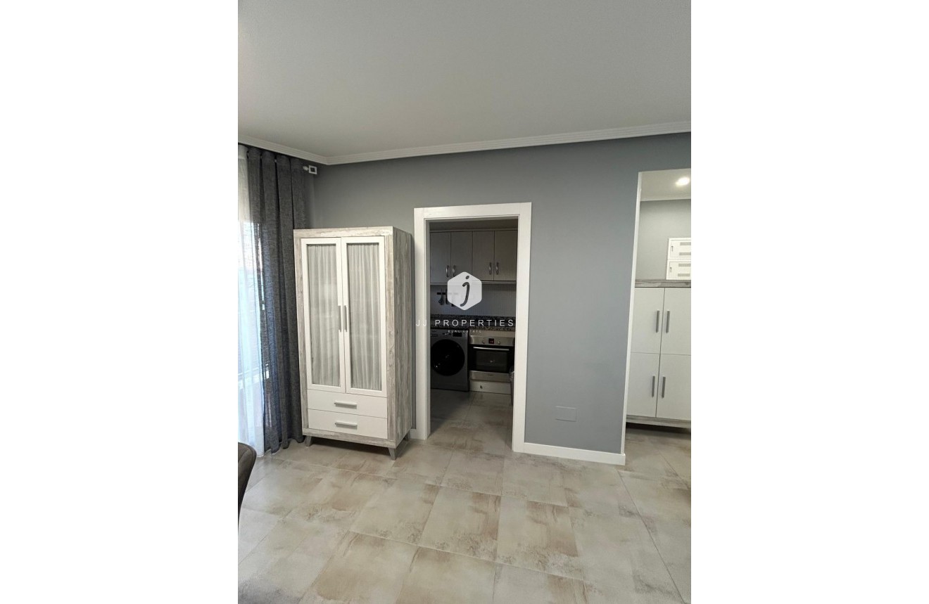 Resale - Apartment / flat -
Torrevieja - Playa del Cura