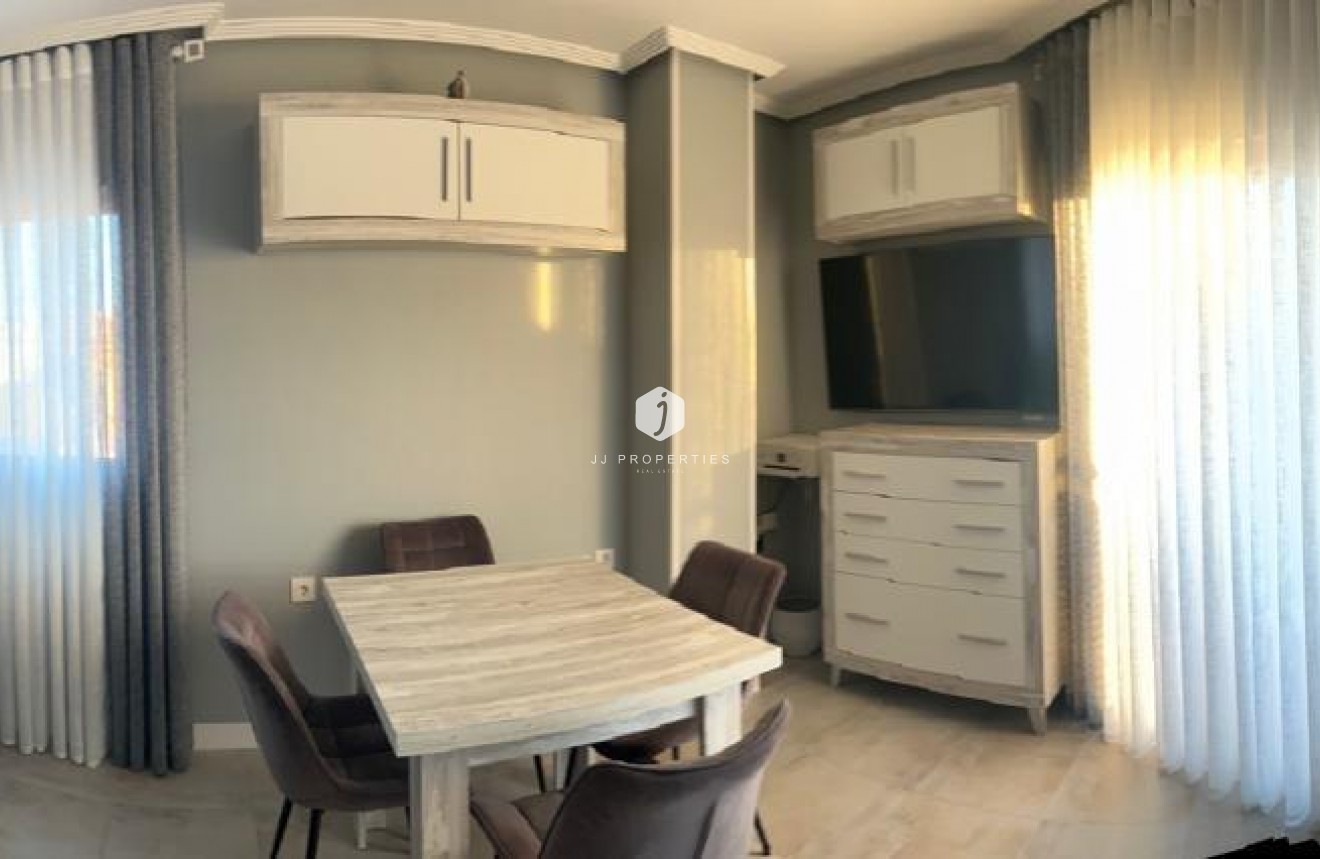 Resale - Apartment / flat -
Torrevieja - Playa del Cura