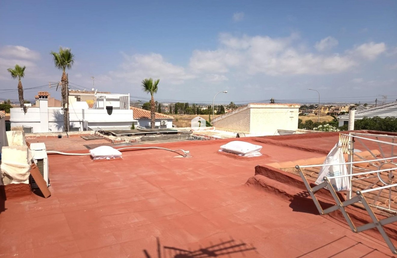Resale - Bungalow -
Torrevieja - Costa Blanca