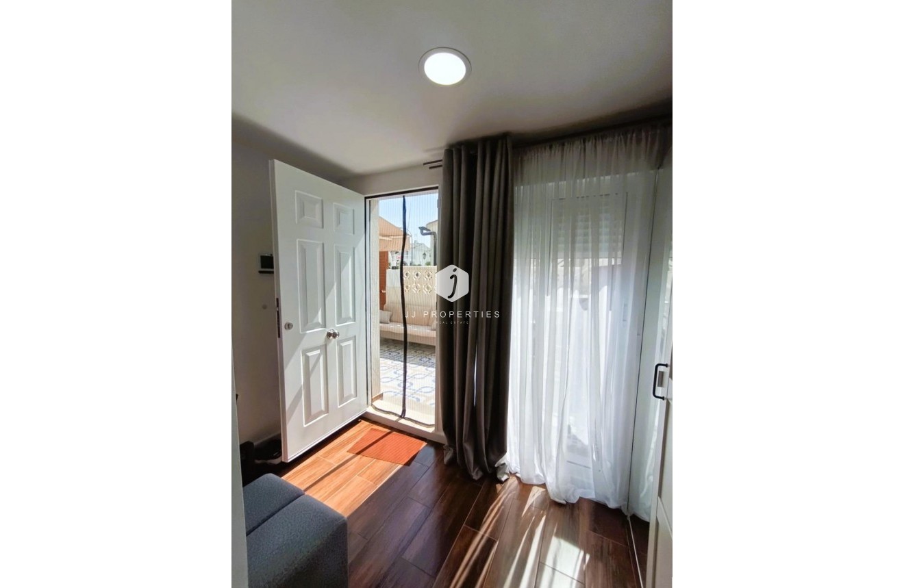 Resale - Bungalow -
Torrevieja - Costa Blanca