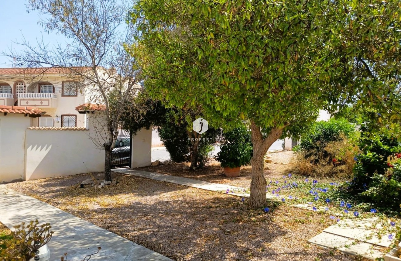 Resale - Bungalow -
Torrevieja - Costa Blanca