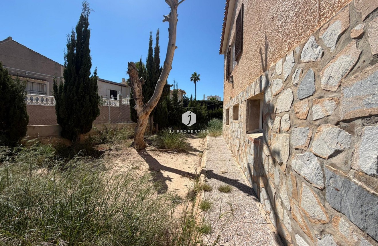 Segunda mano - Villa -
Torrevieja - Los Balcones - Los Altos del Edén