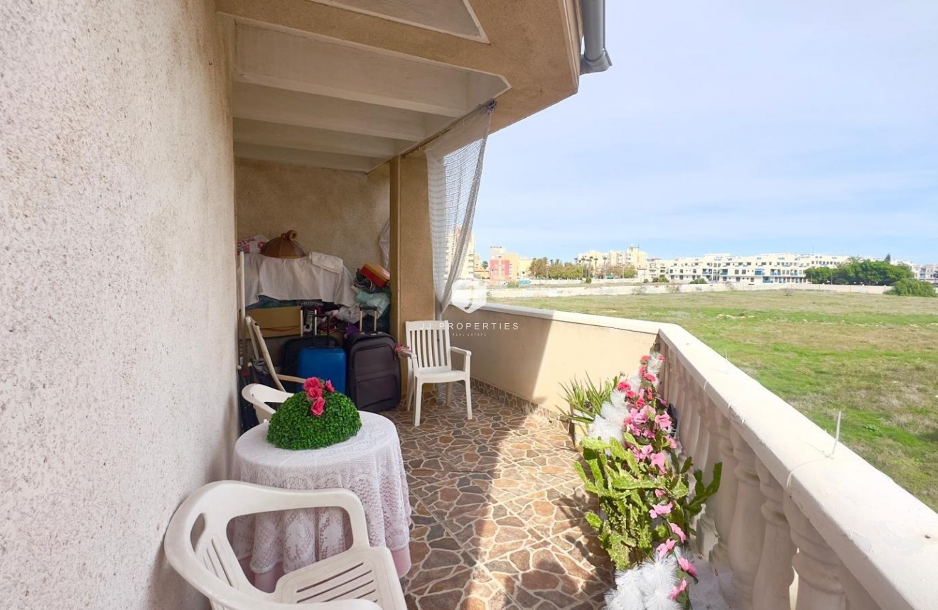 D'occasion - Attique -
Torrevieja - Estacion de autobuses