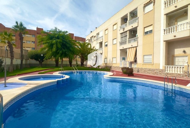 D'occasion - Attique -
Torrevieja - Estacion de autobuses