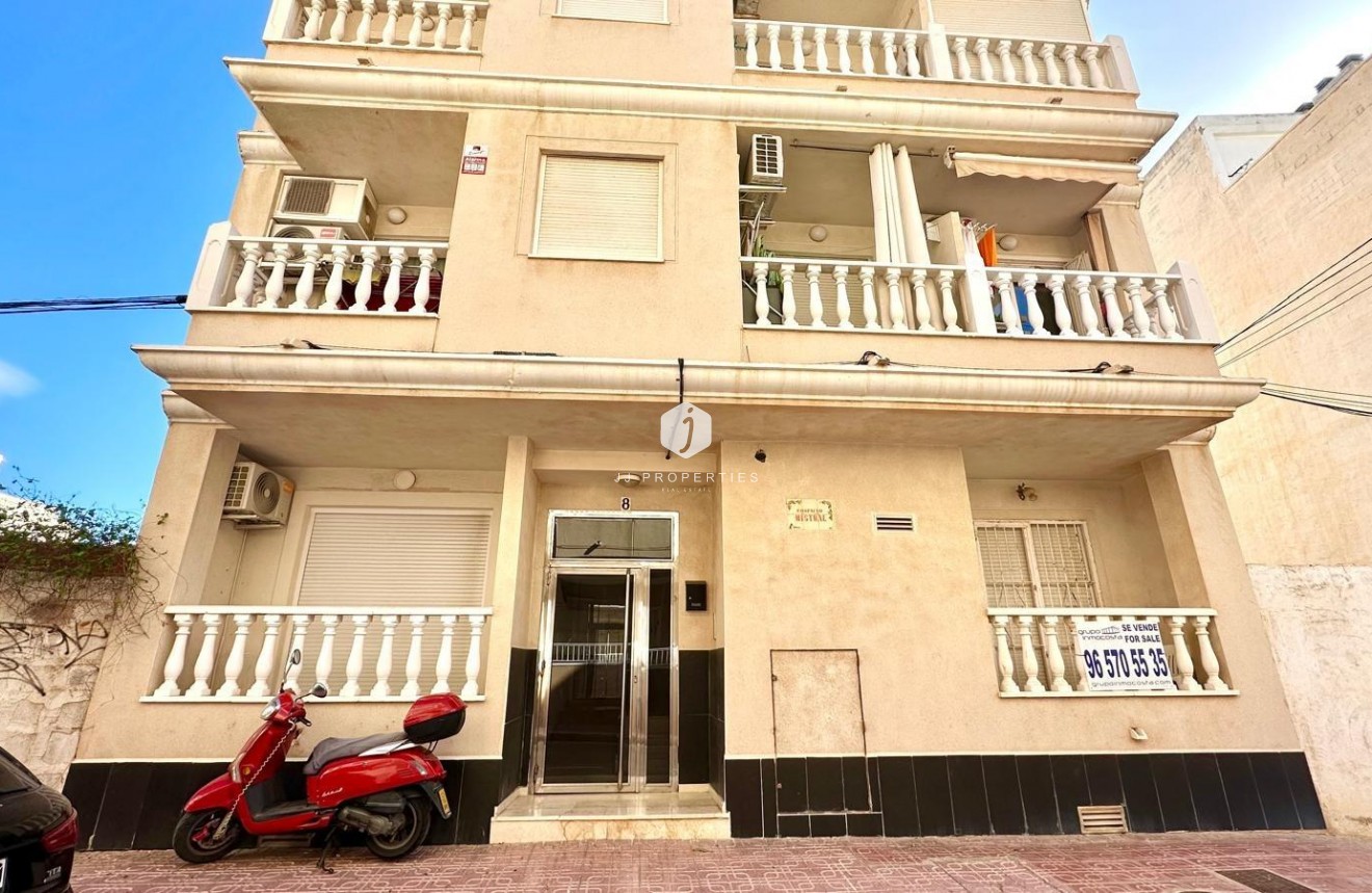Z drugiej ręki - Mieszkanie w bloku -
Torrevieja - La Mata Pueblo