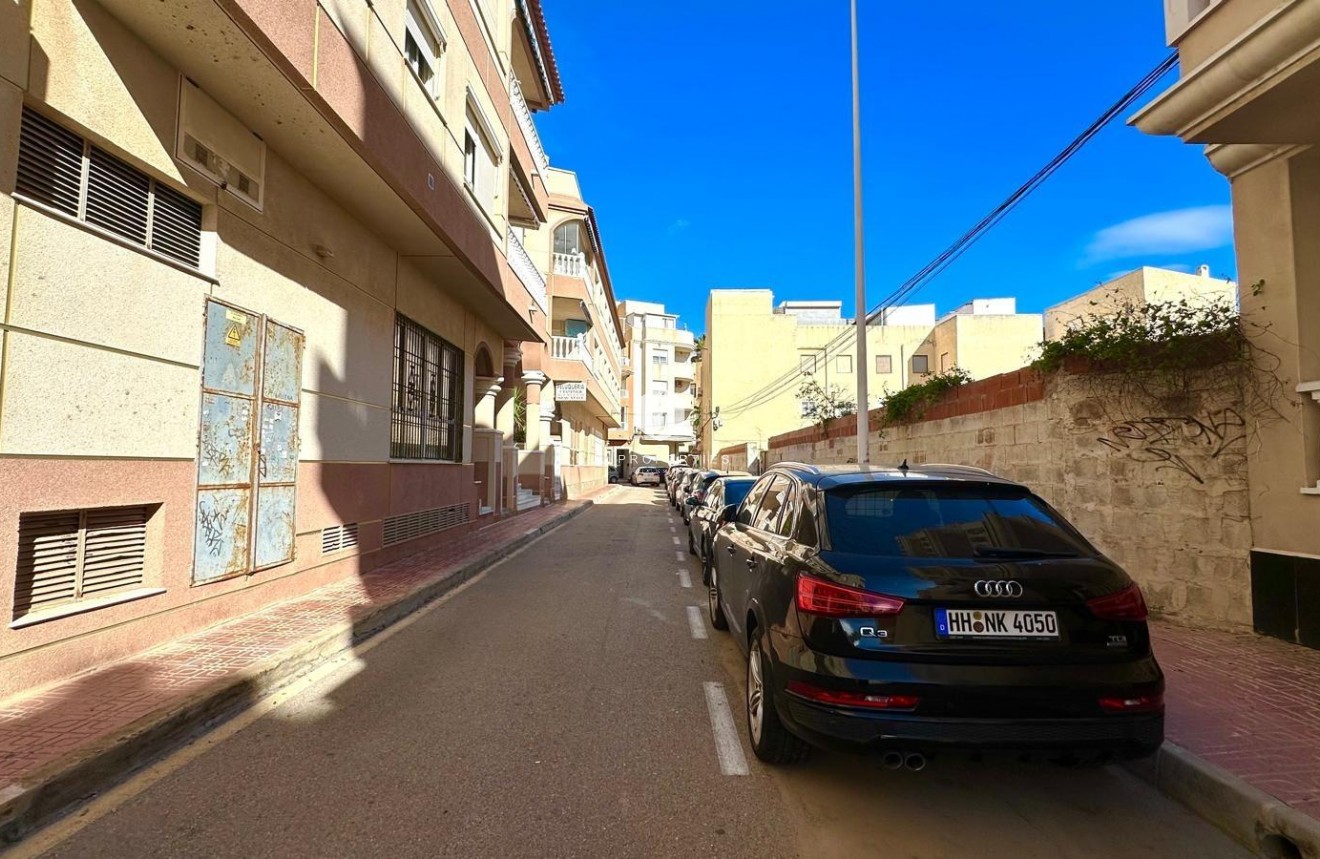Z drugiej ręki - Mieszkanie w bloku -
Torrevieja - La Mata Pueblo