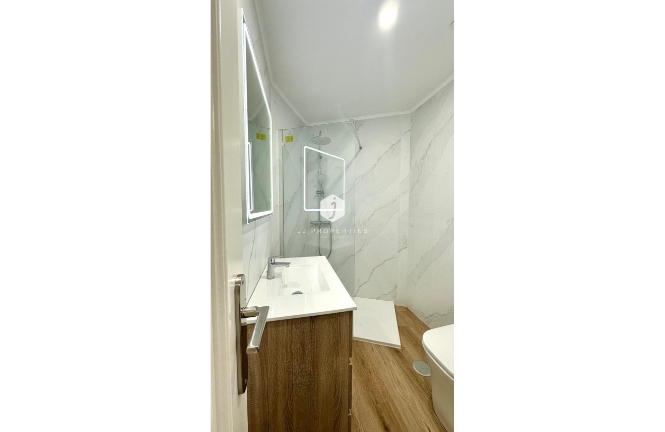 Z drugiej ręki - Mieszkanie w bloku -
Torrevieja - La Mata Pueblo