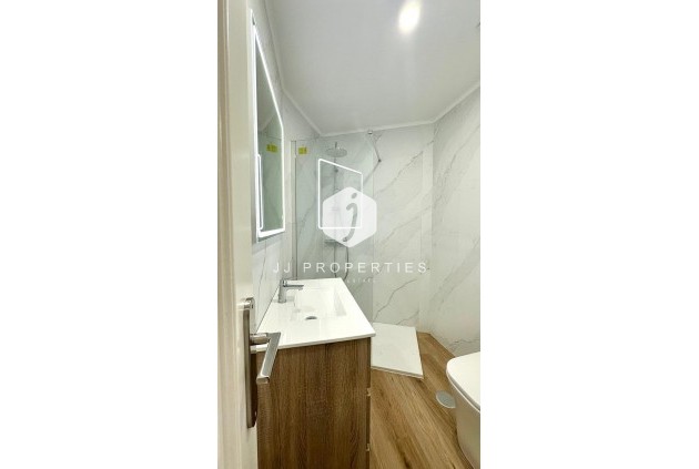 Z drugiej ręki - Mieszkanie w bloku -
Torrevieja - La Mata Pueblo