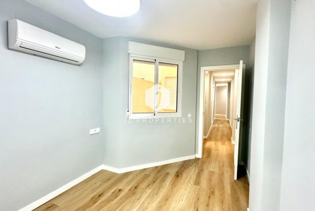 Z drugiej ręki - Mieszkanie w bloku -
Torrevieja - La Mata Pueblo
