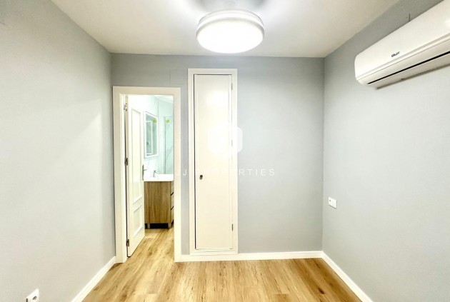 Z drugiej ręki - Mieszkanie w bloku -
Torrevieja - La Mata Pueblo