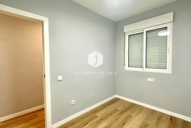 Z drugiej ręki - Mieszkanie w bloku -
Torrevieja - La Mata Pueblo