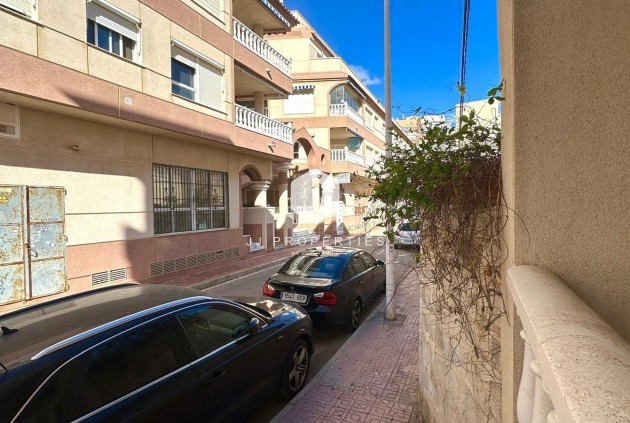 Z drugiej ręki - Mieszkanie w bloku -
Torrevieja - La Mata Pueblo