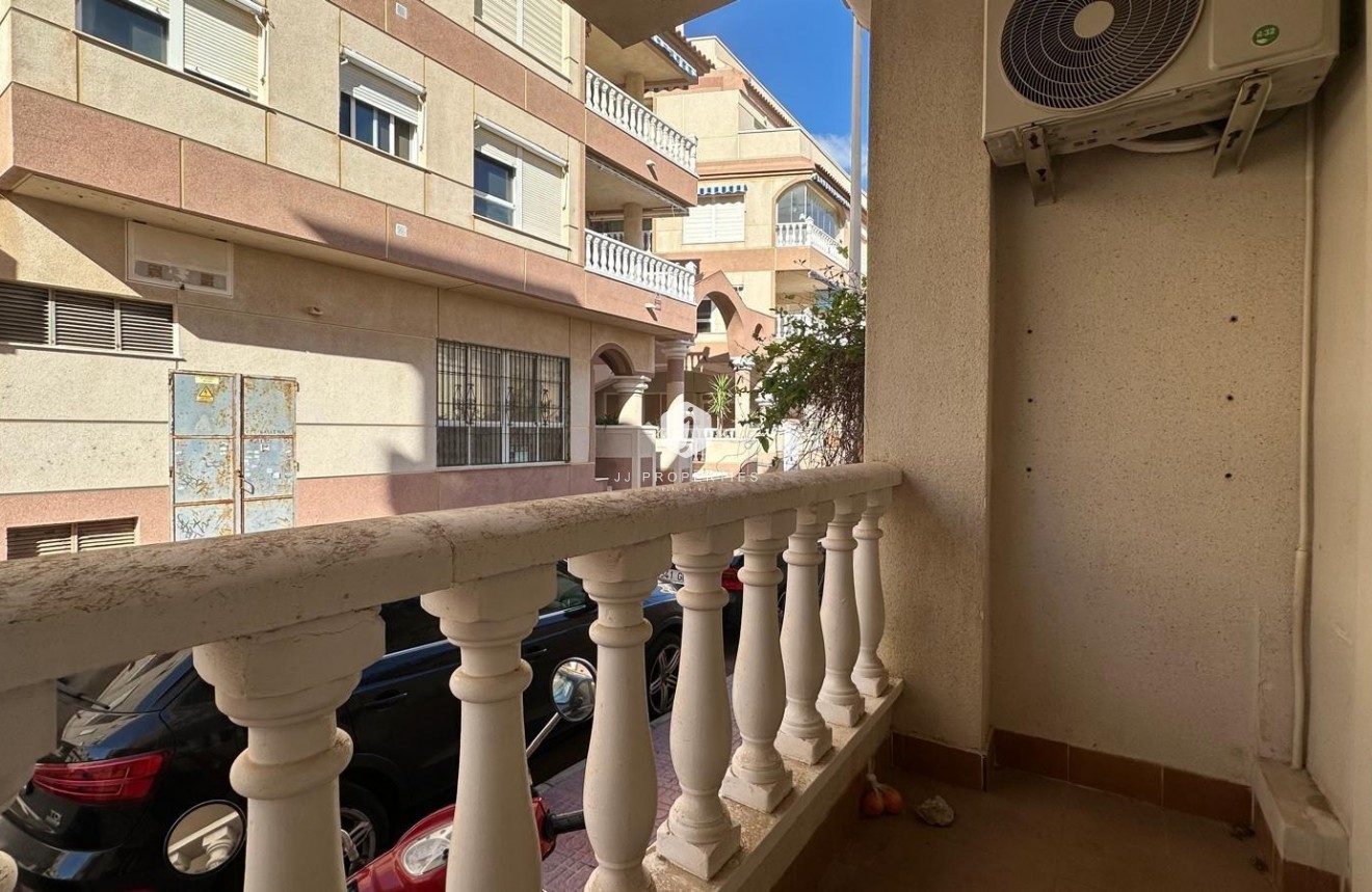 Z drugiej ręki - Mieszkanie w bloku -
Torrevieja - La Mata Pueblo