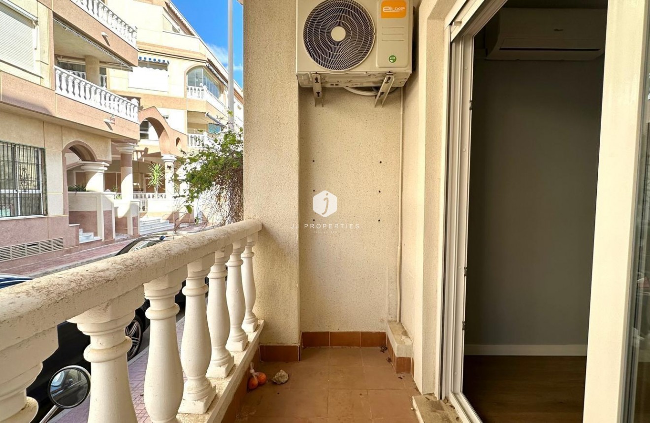 Z drugiej ręki - Mieszkanie w bloku -
Torrevieja - La Mata Pueblo