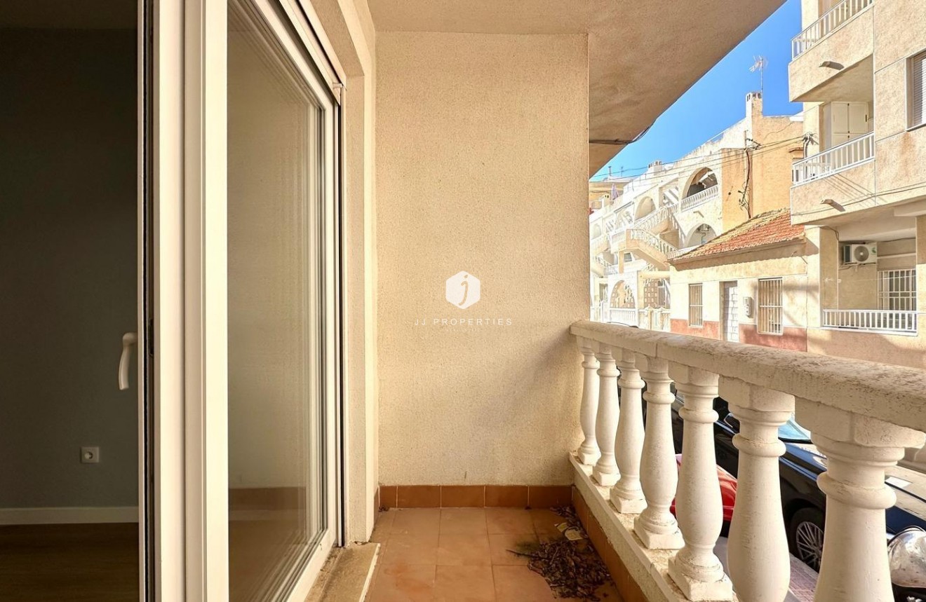 Z drugiej ręki - Mieszkanie w bloku -
Torrevieja - La Mata Pueblo