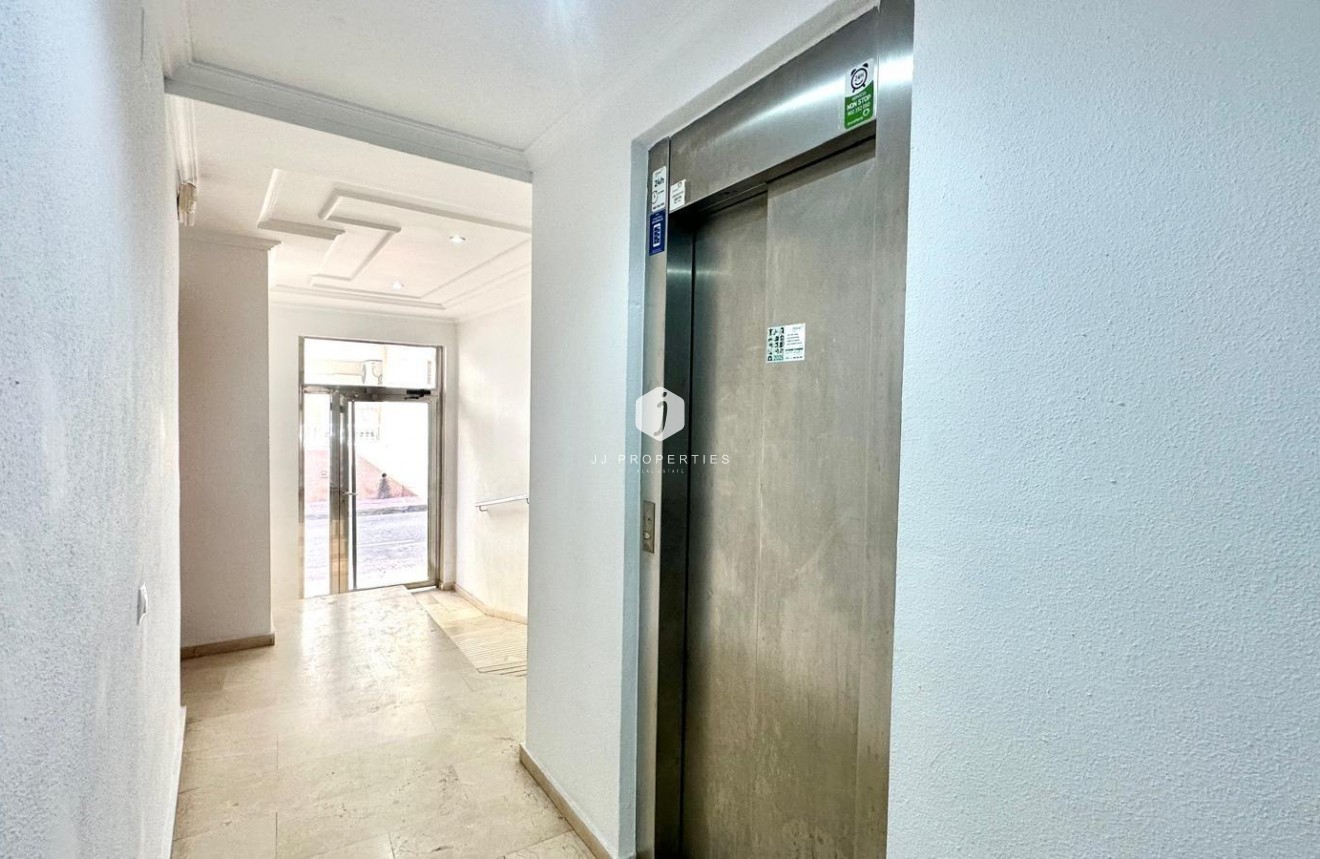 Z drugiej ręki - Mieszkanie w bloku -
Torrevieja - La Mata Pueblo
